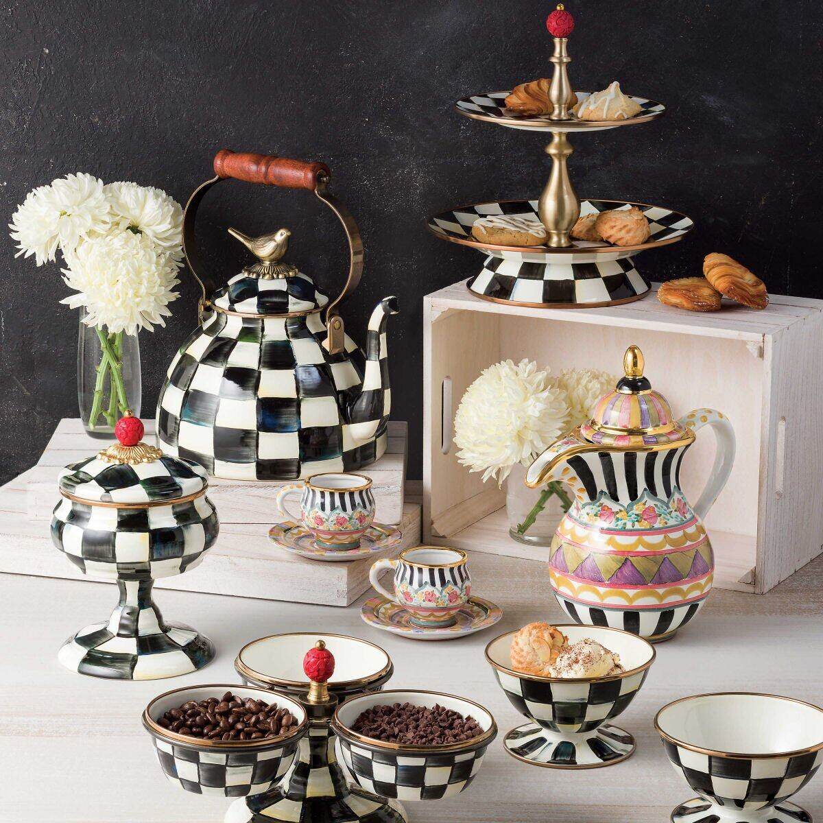 Iconic Black & White Courtly Check Enamel Tea Kettle with Bird 2.84L